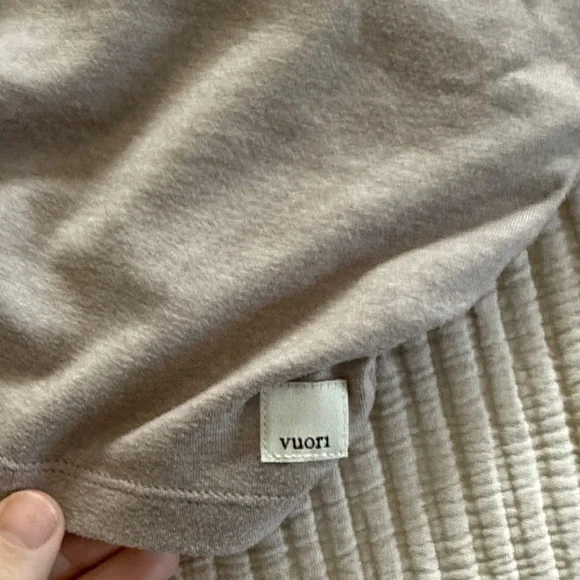 Vuori Gray Crop Top - Picture 4 of 5